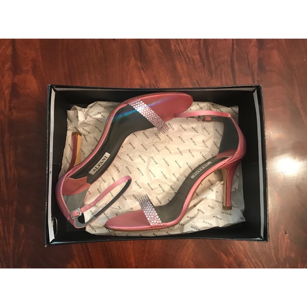 Alfani Pink Heels - Picture 2 of 5